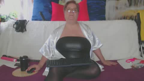 QueenPammy online show from January 18, 8:32 am