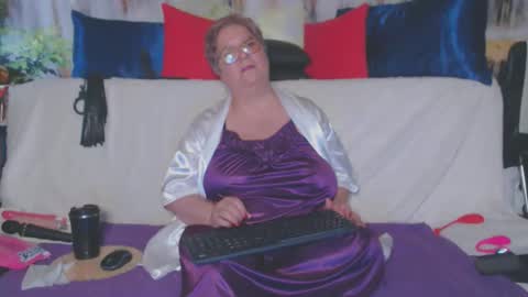 QueenPammy online show from February 6, 8:07 am