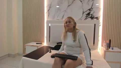 queenstarhyl online show from February 19, 2:00 am