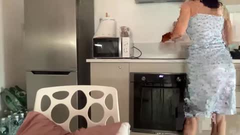 Quinnyelena online show from February 18, 2:06 pm