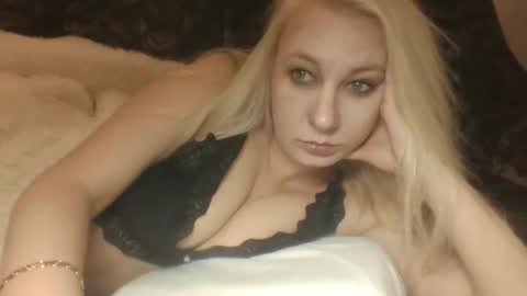 qwertyui online show from December 5, 7:59 pm