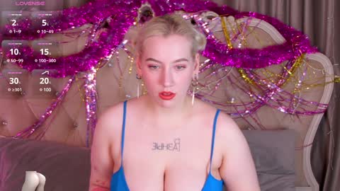 Snapshot of rachelcart chatting on December 18, 4:31 am RachelCart online show from December 18, 4:31 am