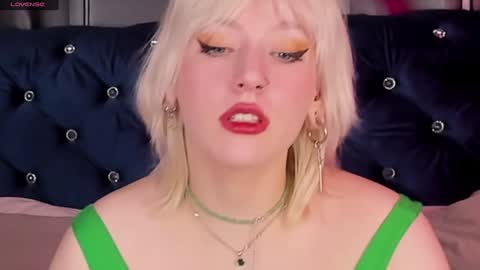 Snapshot of rachelcart chatting on February 3, 3:42 am RachelCart online show from February 3, 3:42 am