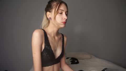 Sara online show from September 28, 4:34 pm