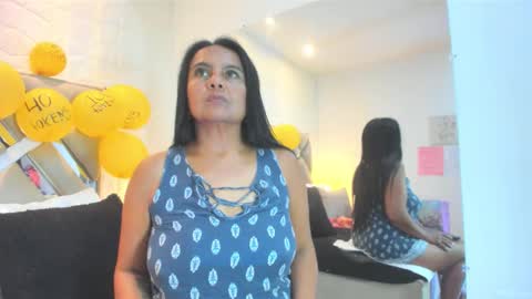 Raquel Moore  online show from December 19, 7:06 pm