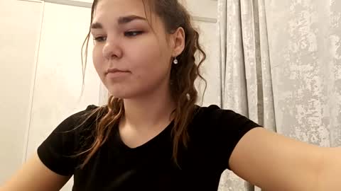 Synthia  FIrst day here  online show from December 21, 3:38 pm