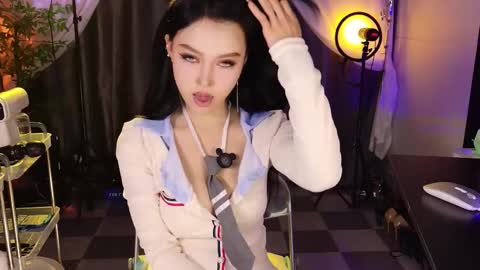 reaowna___ online show from November 25, 2:30 pm