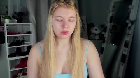 rebecca_____ online show from November 22, 2:25 am