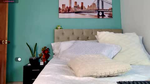 Yanella online show from November 16, 3:34 pm