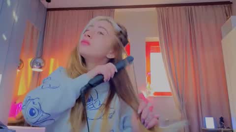 reina cummings online show from November 24, 7:21 am