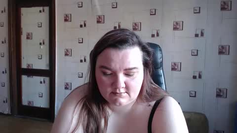 renataoia online show from February 22, 12:39 pm