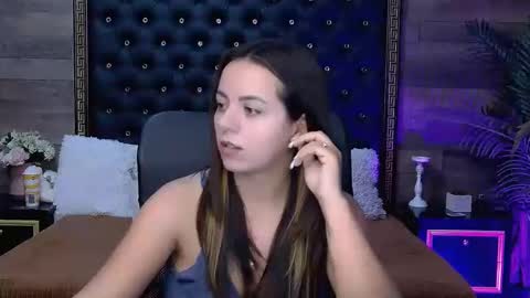 Snapshot of renesmesweet chatting on October 21, 5:11 am renesmesweet online show from October 21, 5:11 am