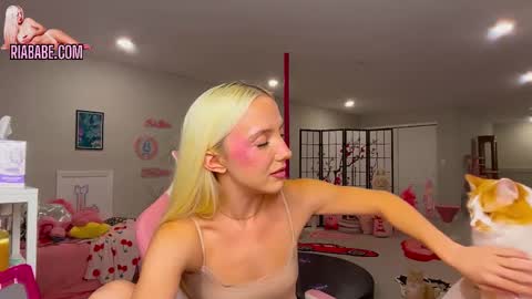 ria  online show from November 26, 4:02 am