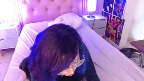 RIHONNA online show from February 12, 5:03 pm