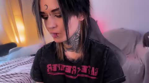   DianaBrite            fansl y online show from February 24, 1:43 pm