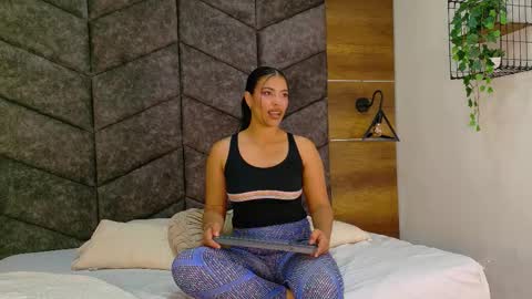 RIRI  online show from December 1, 8:11 pm