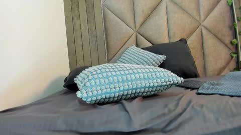 RIRI  online show from December 17, 10:14 pm