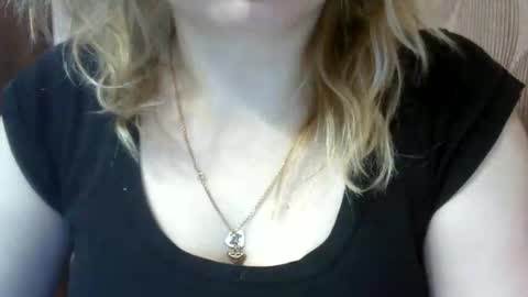 Snapshot of riveramaureen chatting on February 15, 2:55 pm RiveraMaureen online show from February 15, 2:55 pm