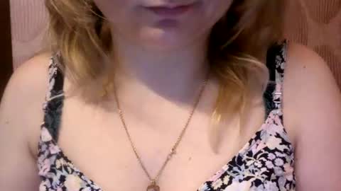 Snapshot of riveramaureen chatting on January 22, 1:00 pm RiveraMaureen online show from January 22, 1:00 pm