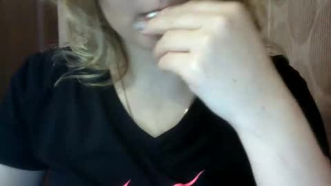 Snapshot of riveramaureen chatting on December 16, 11:12 am RiveraMaureen online show from December 16, 11:12 am