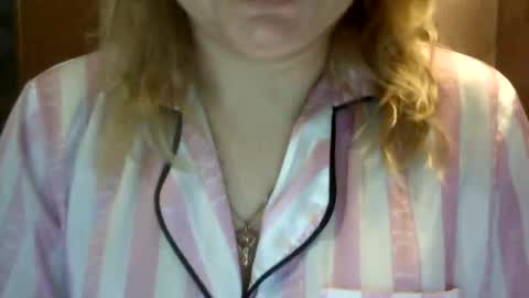 Snapshot of riveramaureen chatting on January 10, 6:42 am RiveraMaureen online show from January 10, 6:42 am