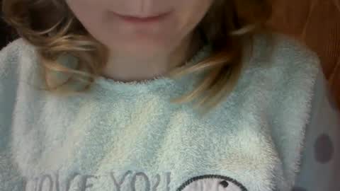 Snapshot of riveramaureen chatting on December 20, 6:40 am RiveraMaureen online show from December 20, 6:40 am