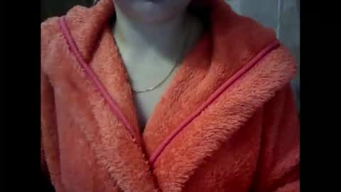 Snapshot of riveramaureen chatting on October 14, 12:57 am RiveraMaureen online show from October 14, 12:57 am