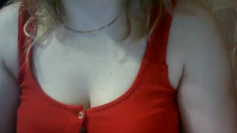 Snapshot of riveramaureen chatting on March 8, 11:07 pm RiveraMaureen online show from March 8, 11:07 pm