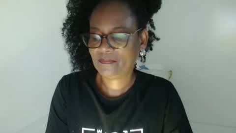 luxa online show from February 9, 11:45 am