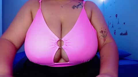 Snapshot of rousrossell_4 chatting on December 7, 12:30 am Call me Rous  online show from December 7, 12:30 am