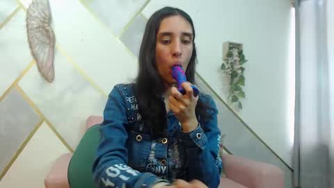 Snapshot of roxana_cyrano chatting on October 21, 8:46 pm online show from October 21, 8:46 pm