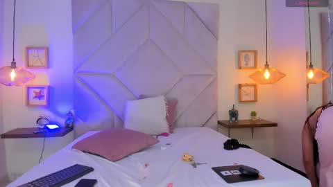 Snapshot of roxana_mill chatting on September 28, 8:47 pm Roxana   online show from September 28, 8:47 pm