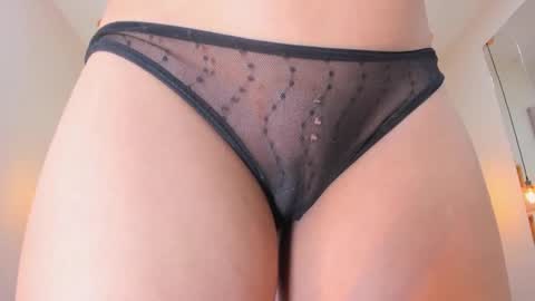 Snapshot of roxana_mill chatting on October 5, 9:42 pm Roxana   online show from October 5, 9:42 pm