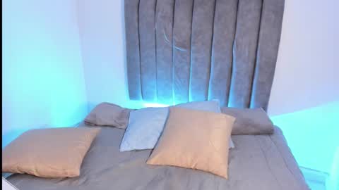 Roxane online show from November 17, 12:17 pm