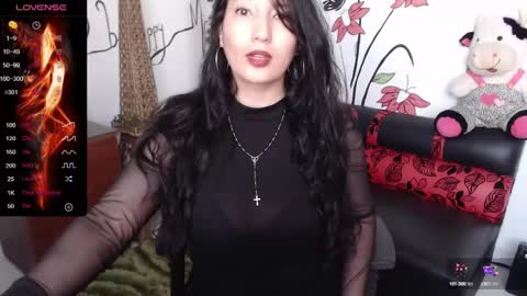 Snapshot of roxanne_summers2 chatting on December 3, 2:49 pm Roxanne Summers online show from December 3, 2:49 pm