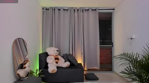  R O X I E  online show from February 11, 12:59 am