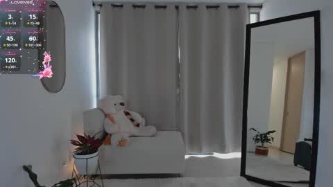  R O X I E  online show from September 30, 5:51 pm