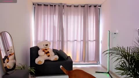  R O X I E  online show from February 18, 9:53 pm