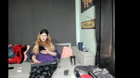 roxihazeleyes online show from February 8, 4:55 pm