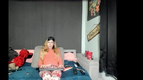 roxihazeleyes online show from February 26, 6:12 am