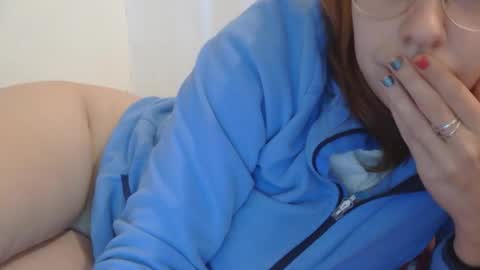 Snapshot of roxy_secrets chatting on October 28, 6:52 am roxy secrets online show from October 28, 6:52 am