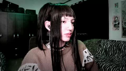 Roxy Independient model Help me to reach 50 thumbs up online show from March 3, 1:11 am