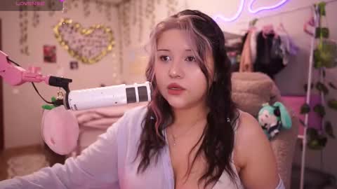 roxysuh online show from November 29, 8:18 am