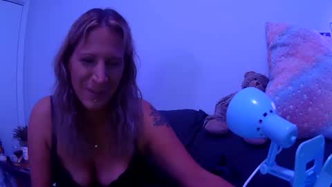 Snapshot of ryeanne25 chatting on October 10, 8:41 am ryeanne25 online show from October 10, 8:41 am