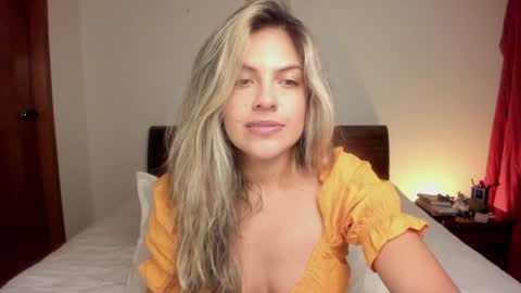 Snapshot of s_u_n_r_i_s_e_e chatting on December 17, 3:39 am Leslie Beltrn online show from December 17, 3:39 am