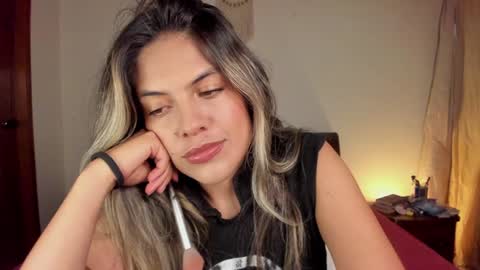 Snapshot of s_u_n_r_i_s_e_e chatting on February 3, 2:58 am Leslie Beltrn online show from February 3, 2:58 am