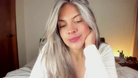 Snapshot of s_u_n_r_i_s_e_e chatting on September 25, 3:49 am Leslie Beltrn online show from September 25, 3:49 am
