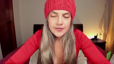 Snapshot of s_u_n_r_i_s_e_e chatting on December 29, 2:49 am Leslie Beltrn online show from December 29, 2:49 am