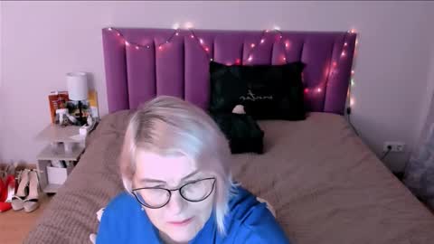 Sabrina MacMarren online show from December 14, 8:03 pm