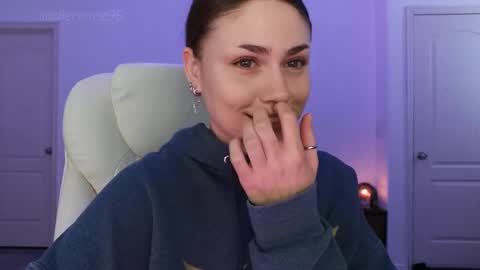 Snapshot of sadierenee96 chatting on September 15, 8:49 pm Sadie Renee  online show from September 15, 8:49 pm